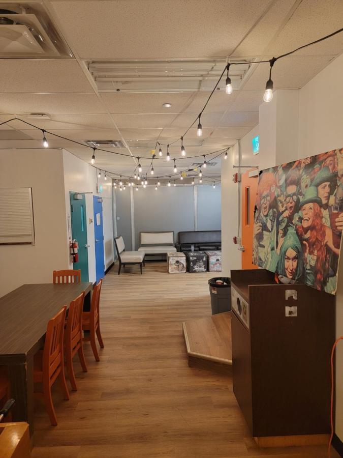 Wicked Hostels - YYC Eksteriør bilde