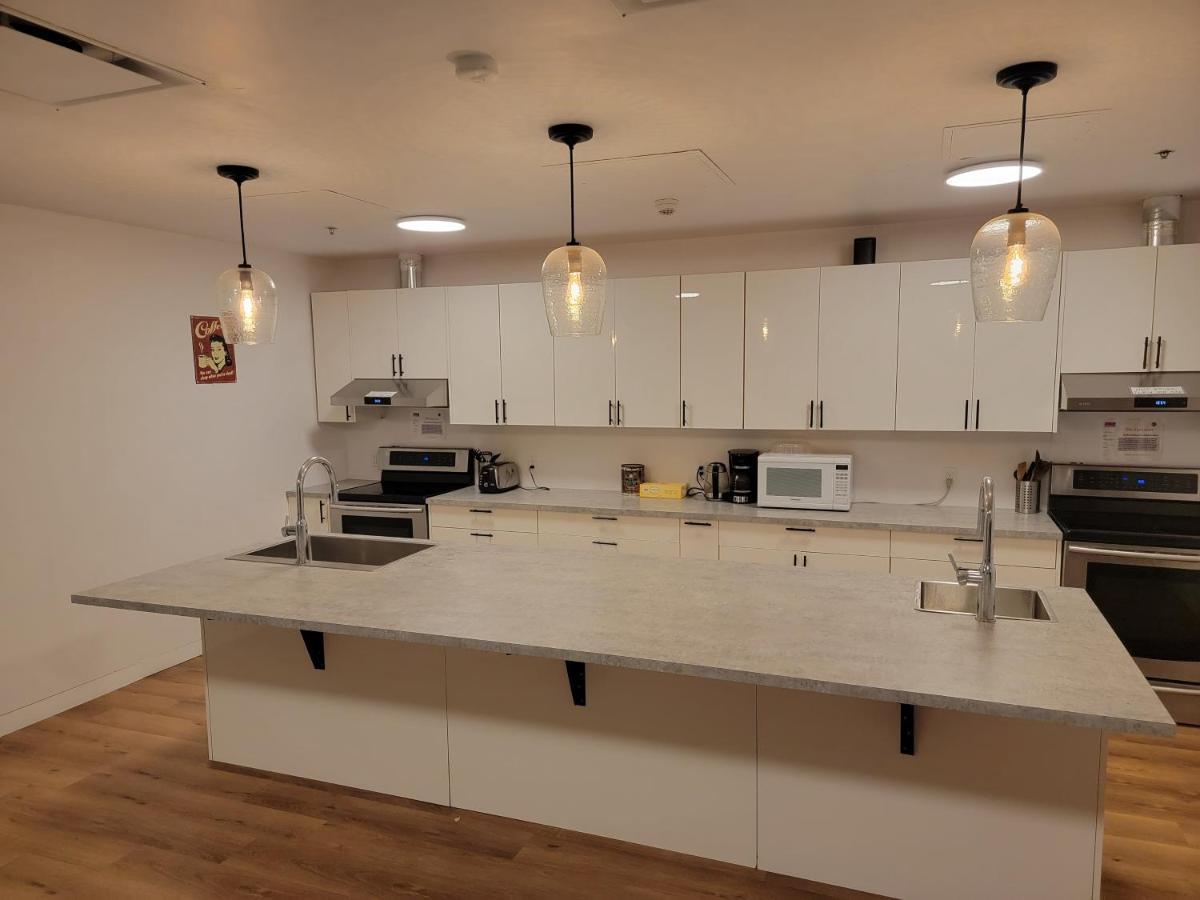 Wicked Hostels - YYC Eksteriør bilde